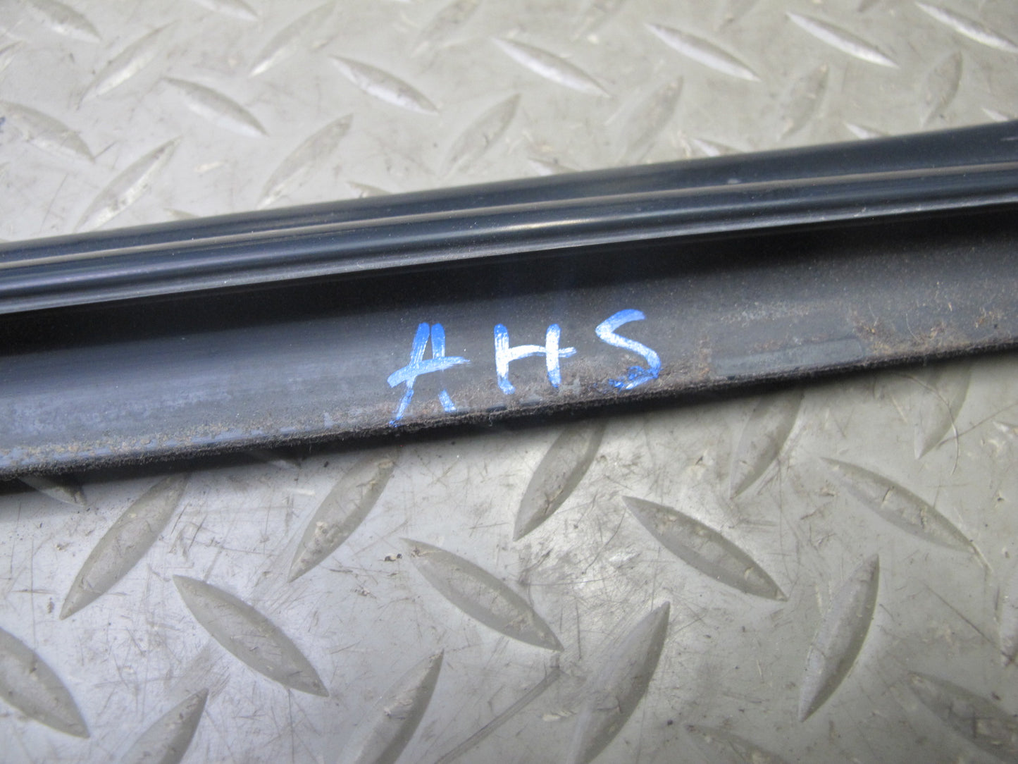 00-09 Honda S2000 Left & Right Door Window Molding Weatherstrip Molding Set OEM