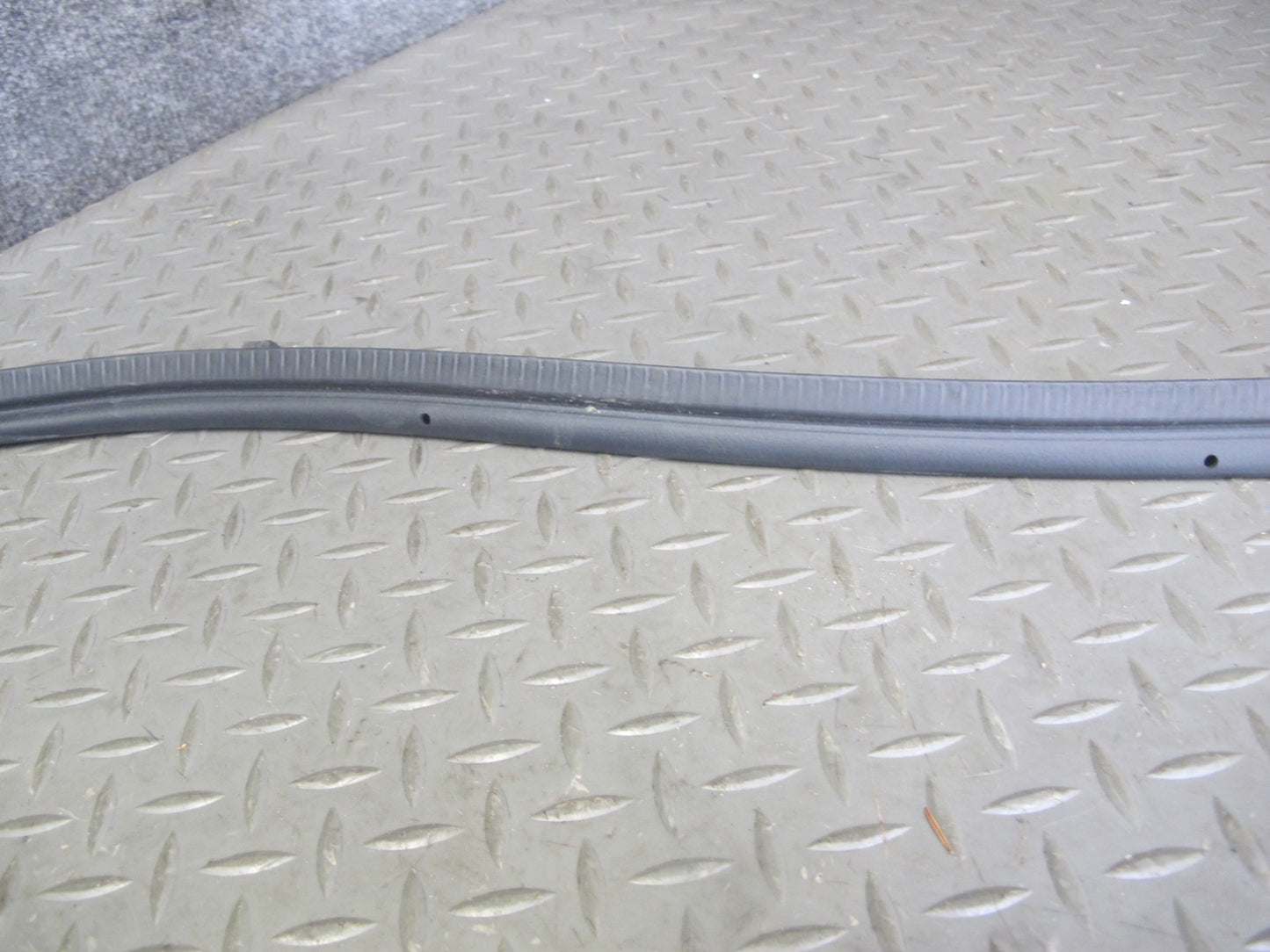 01-06 BMW E46 Convertible Folding TOP Roof Flap Weatherstrip Rubber Seal OEM