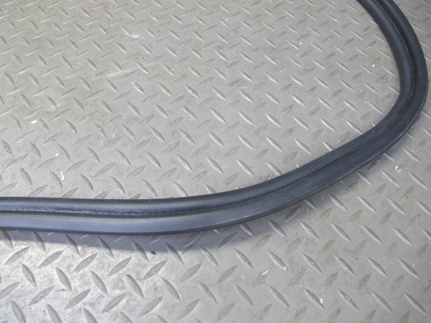 01-06 BMW E46 Convertible Rear Trunk Lid Weatherstrip Rubber Seal Gasket OEM