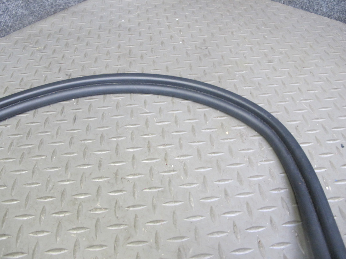 01-06 BMW E46 Convertible Rear Trunk Lid Weatherstrip Rubber Seal Gasket OEM