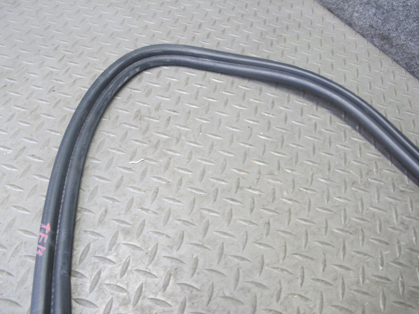 01-06 BMW E46 Convertible Rear Trunk Lid Weatherstrip Rubber Seal Gasket OEM