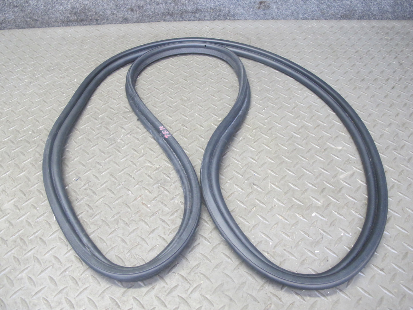 01-06 BMW E46 Convertible Rear Trunk Lid Weatherstrip Rubber Seal Gasket OEM
