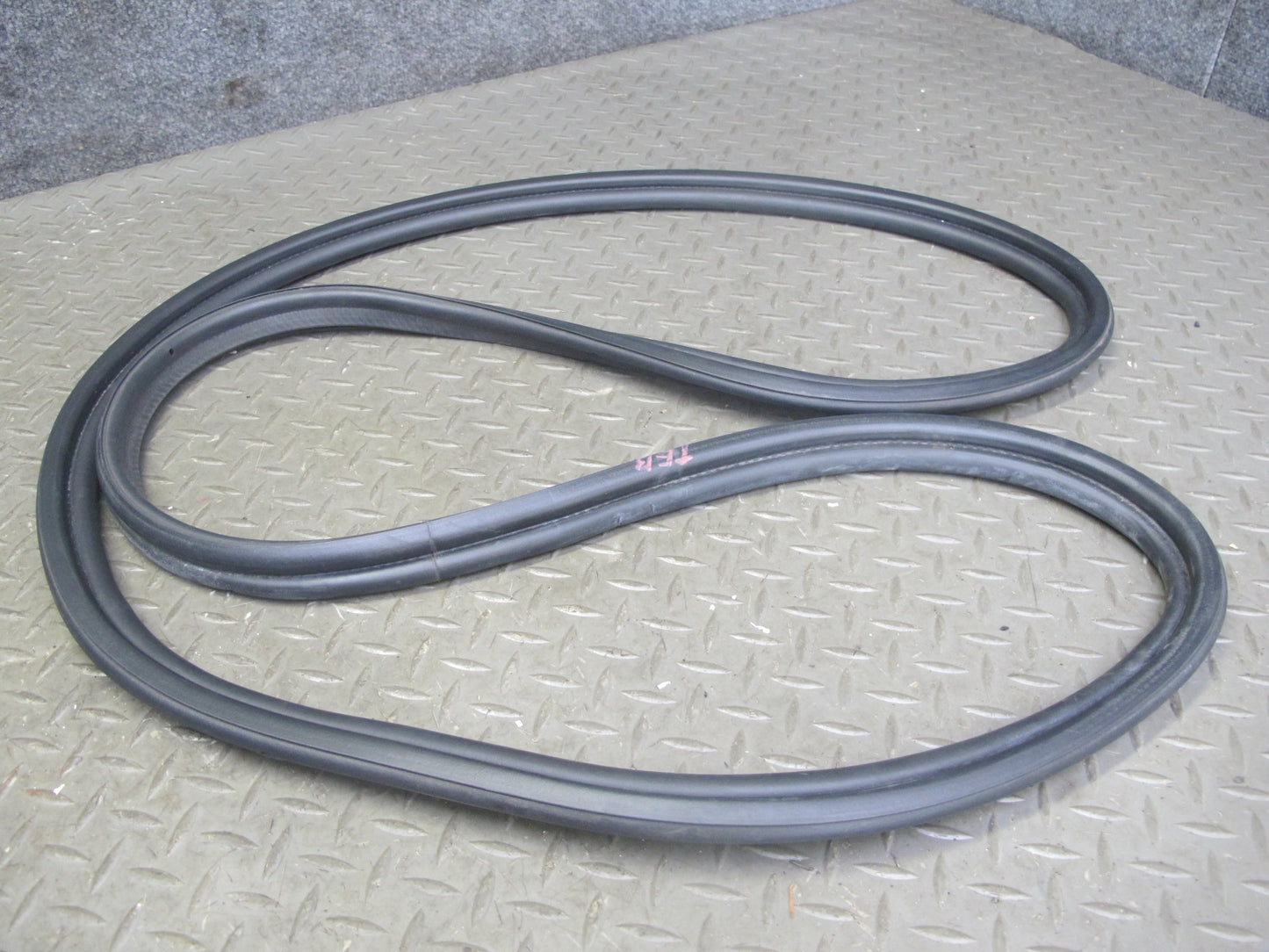 01-06 BMW E46 Convertible Rear Trunk Lid Weatherstrip Rubber Seal Gasket OEM