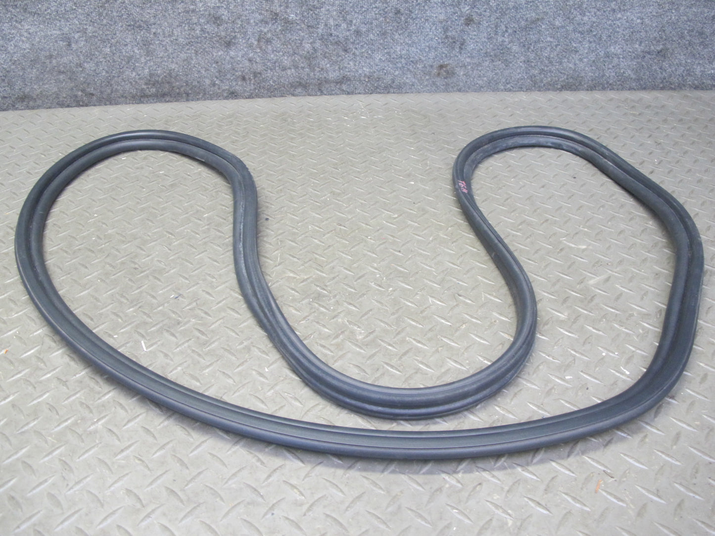 01-06 BMW E46 Convertible Rear Trunk Lid Weatherstrip Rubber Seal Gasket OEM