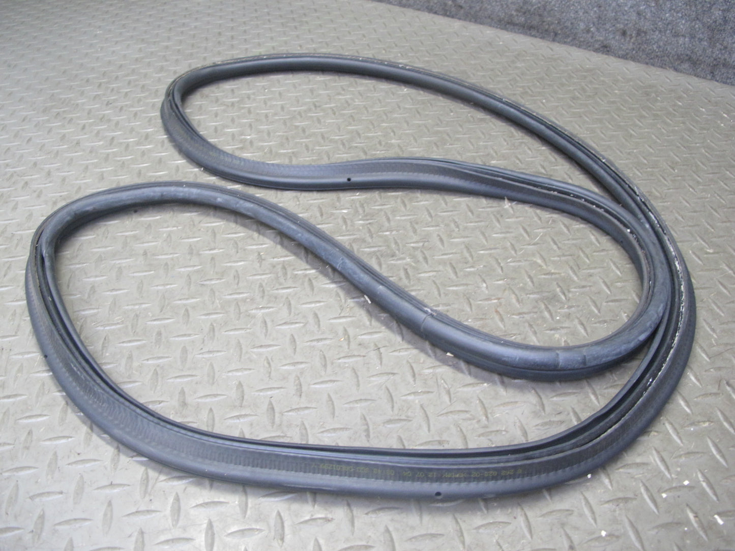 01-06 BMW E46 Convertible Rear Trunk Lid Weatherstrip Rubber Seal Gasket OEM