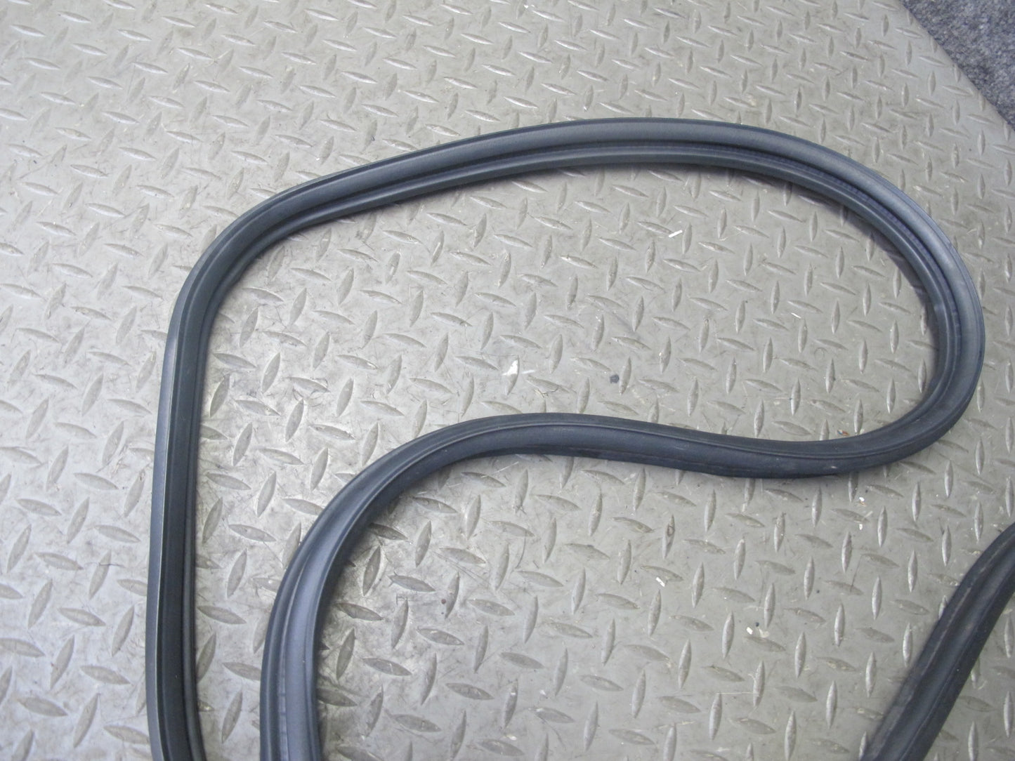 00-09 Honda S2000 Rear Trunk Lid Weatherstrip Rubber Seal Gasket OEM