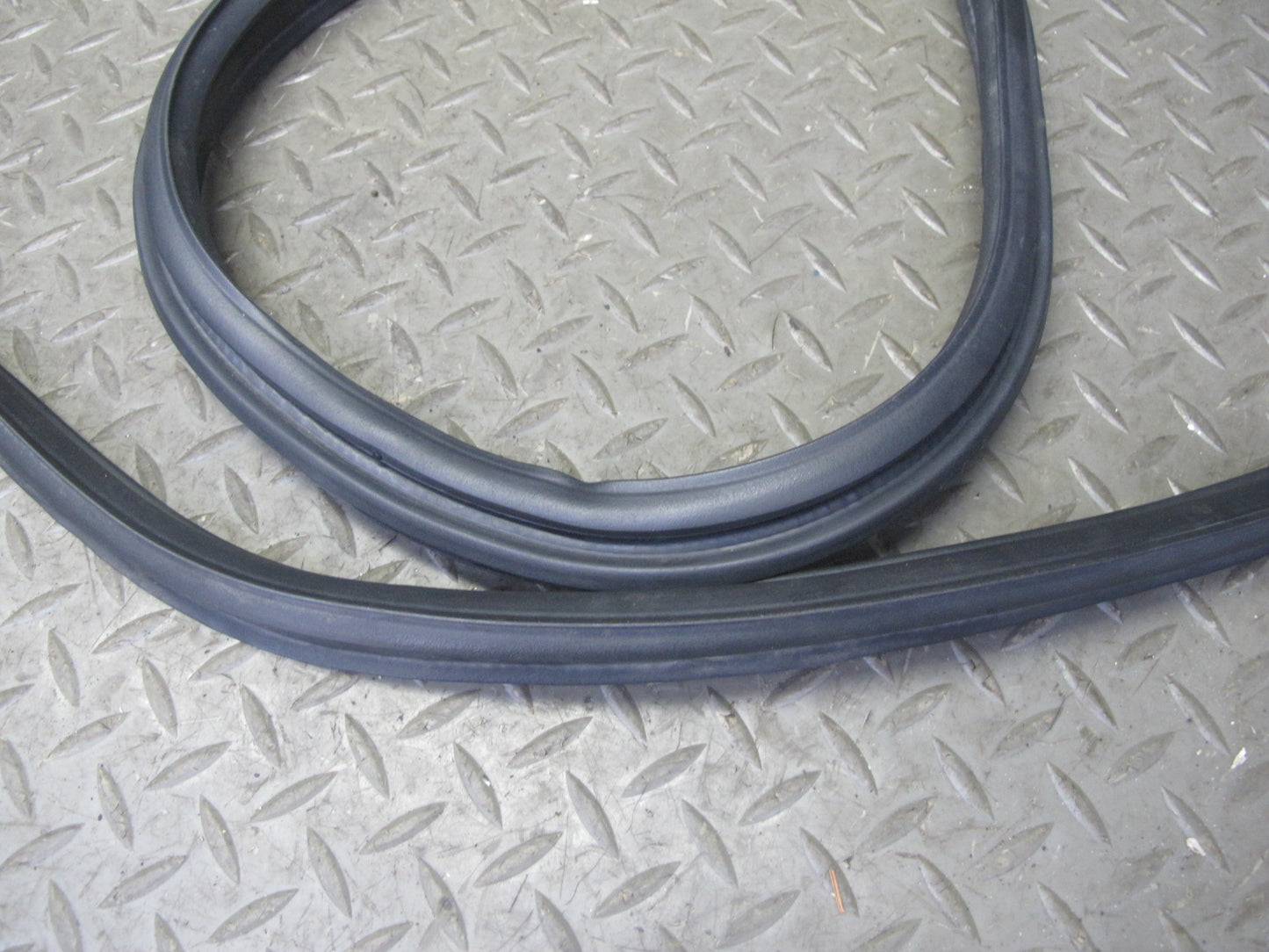 00-09 Honda S2000 Rear Trunk Lid Weatherstrip Rubber Seal Gasket OEM