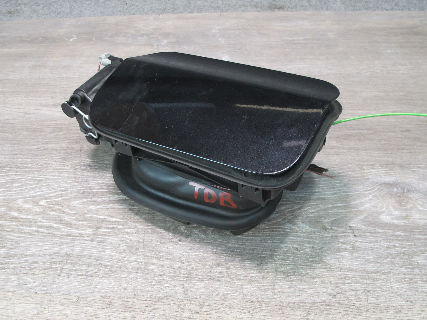 12-18 BMW F30 3-SERIES Fuel Tank Filler Door Lid Hinge Actuator Assembly OEM