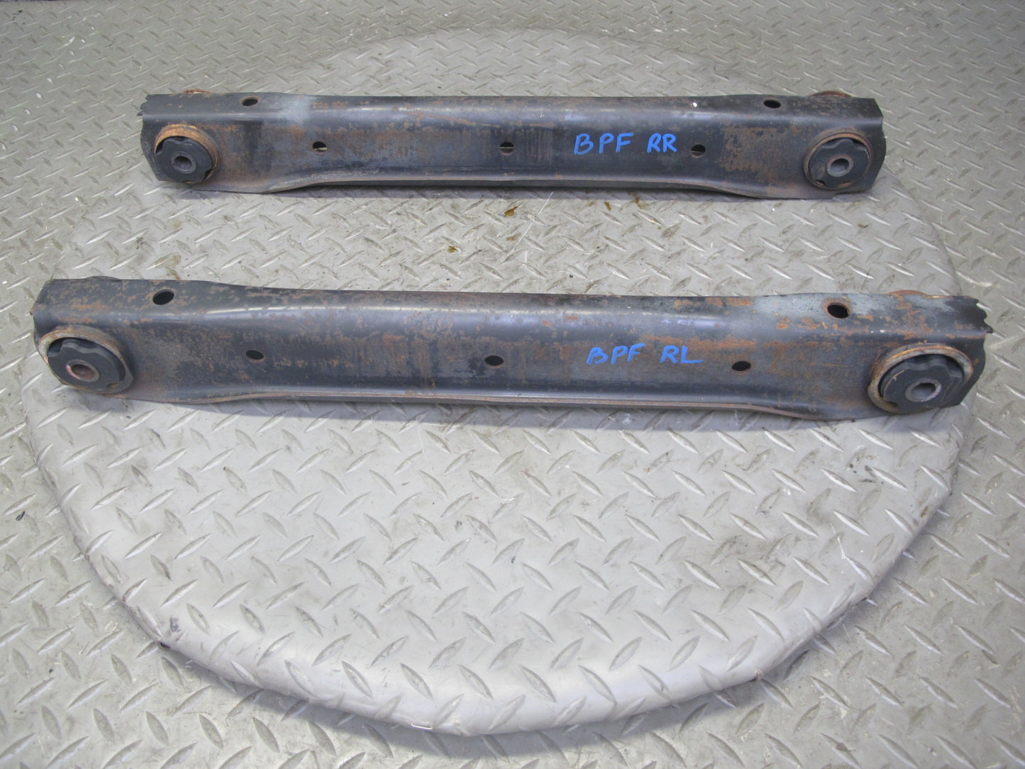 93-02 Pontiac Firebird Camaro Rear Suspension Left & Right Lower Control Arm OEM