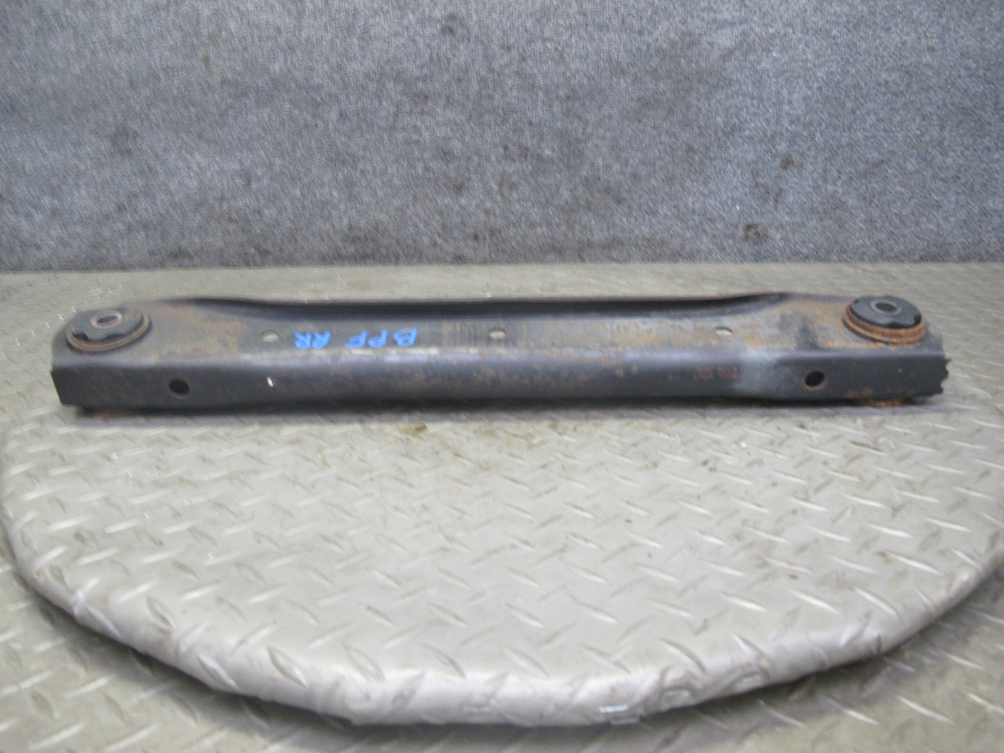 93-02 Pontiac Firebird Camaro Rear Suspension Left & Right Lower Control Arm OEM