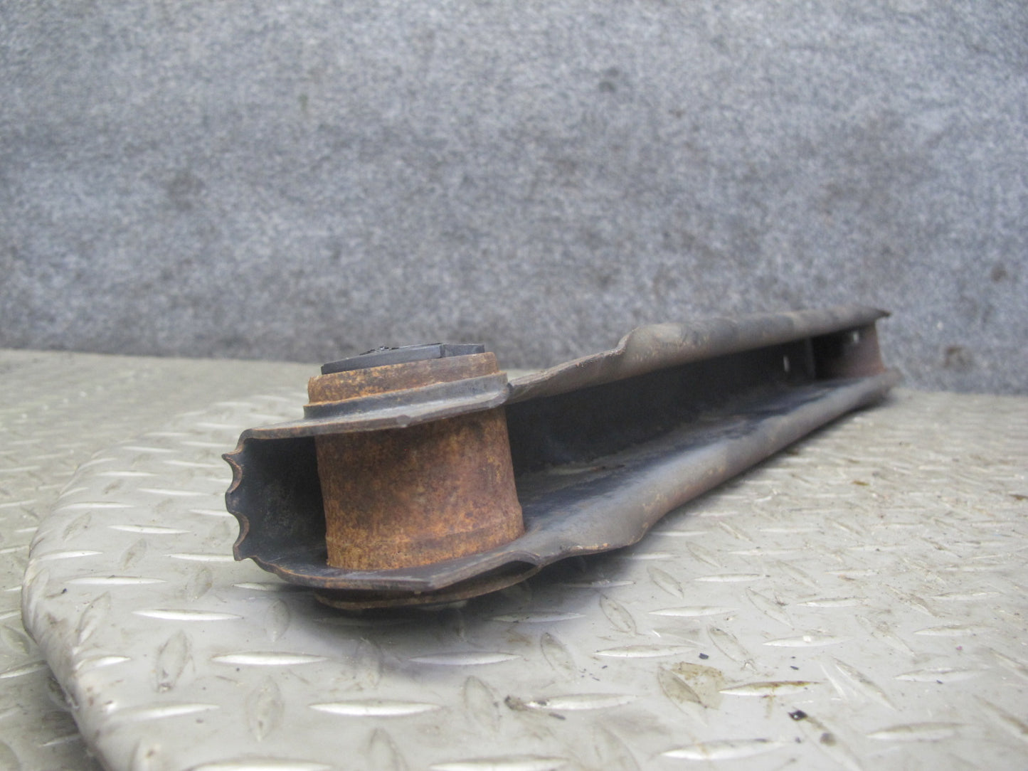 93-02 Pontiac Firebird Camaro Rear Suspension Left & Right Lower Control Arm OEM