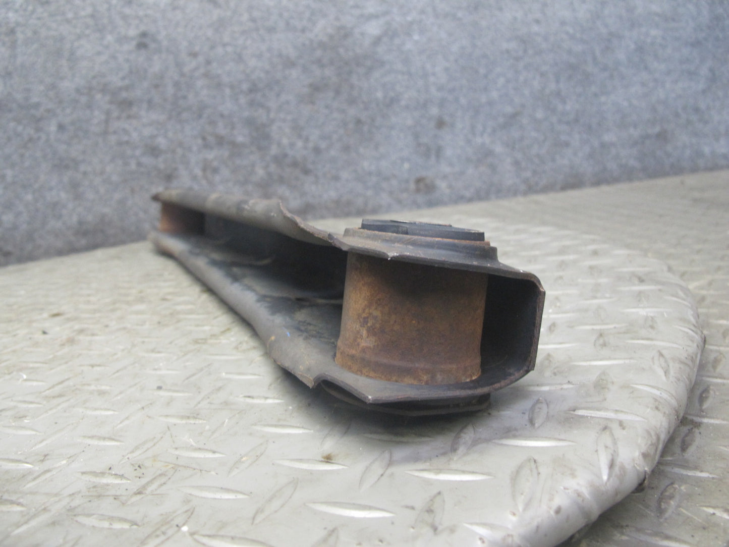 93-02 Pontiac Firebird Camaro Rear Suspension Left & Right Lower Control Arm OEM