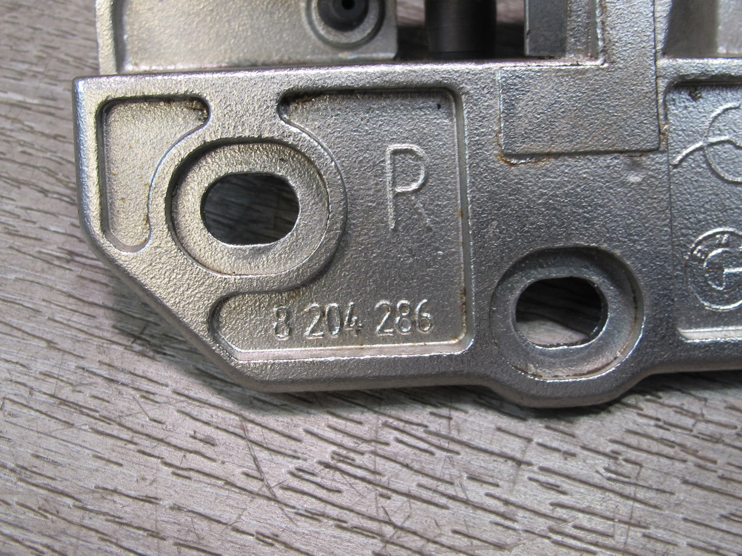 01-06 BMW E46 Convertible Set of 2 TOP Roof Lock Latch Striker Plate OEM