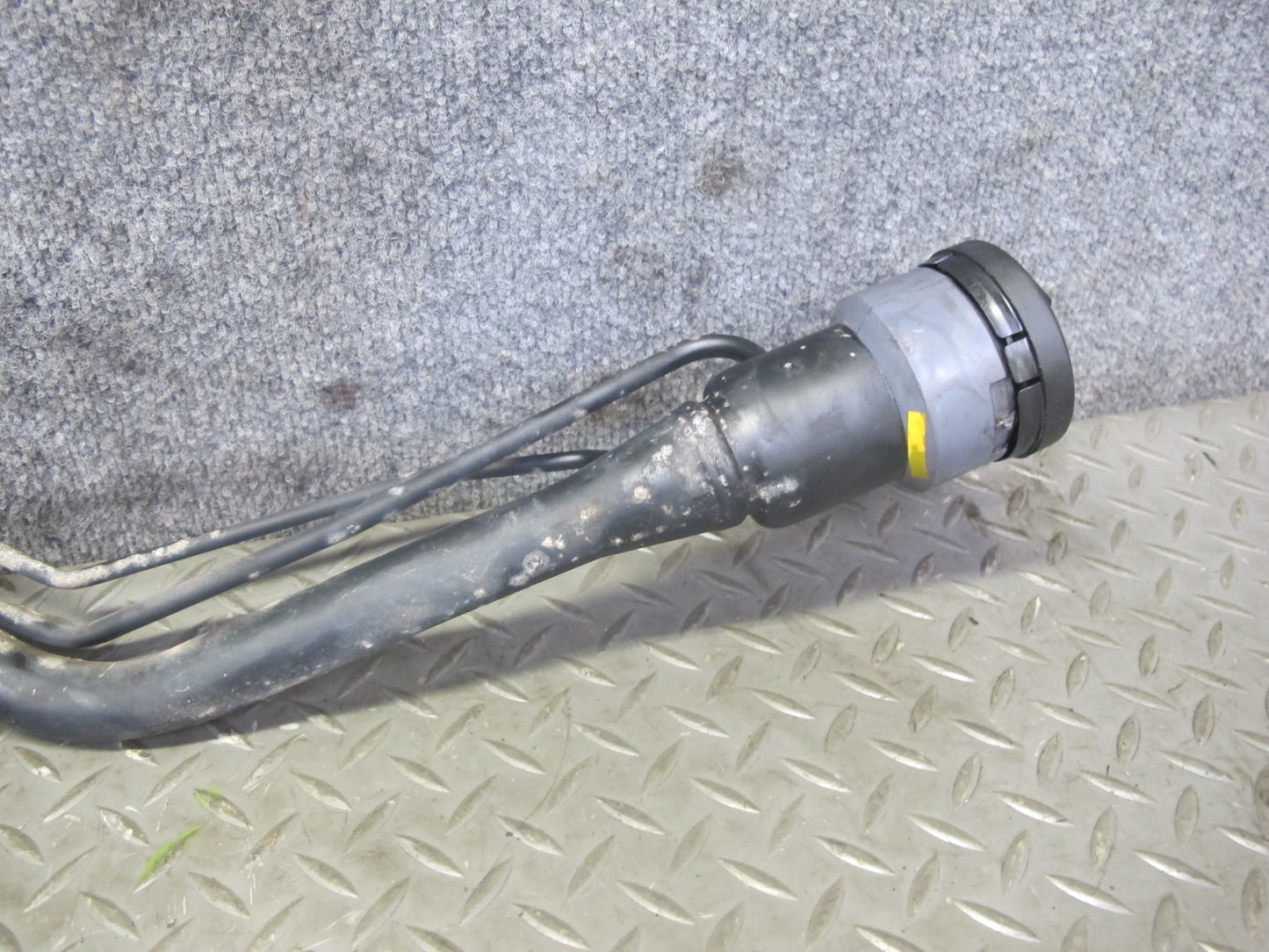 99-00 Lexus JZS160L GS400 GS300 Gas Fuel Tank Filler Neck Pipe w Cap OEM