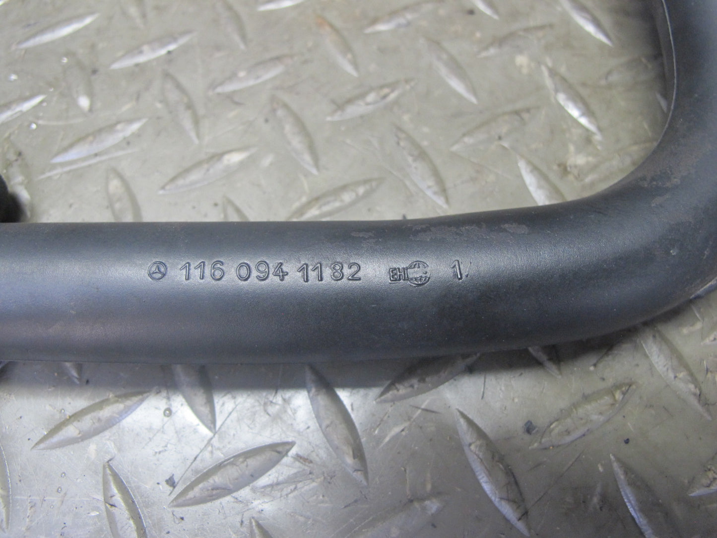 86-89 Mercedes R107 560SL Air Breather Hose Pipe 1160941182 OEM