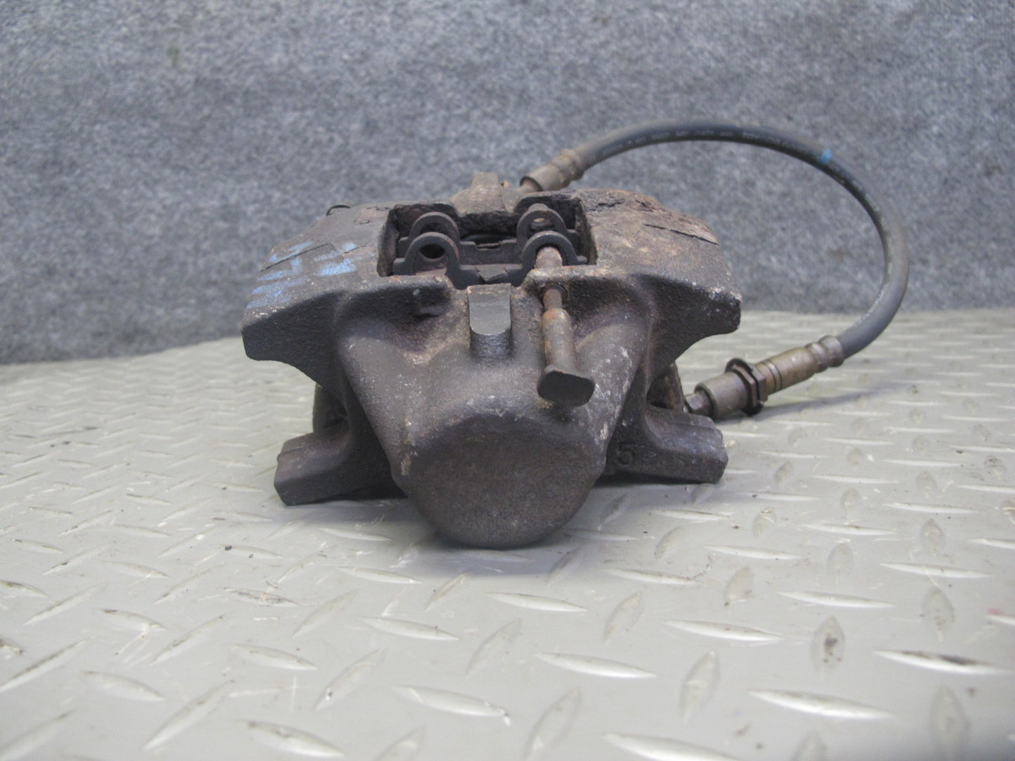 98-05 Lexus JZS160L GS400 GS430 GS300 Rear Left & Right Brake Caliper Set OEM
