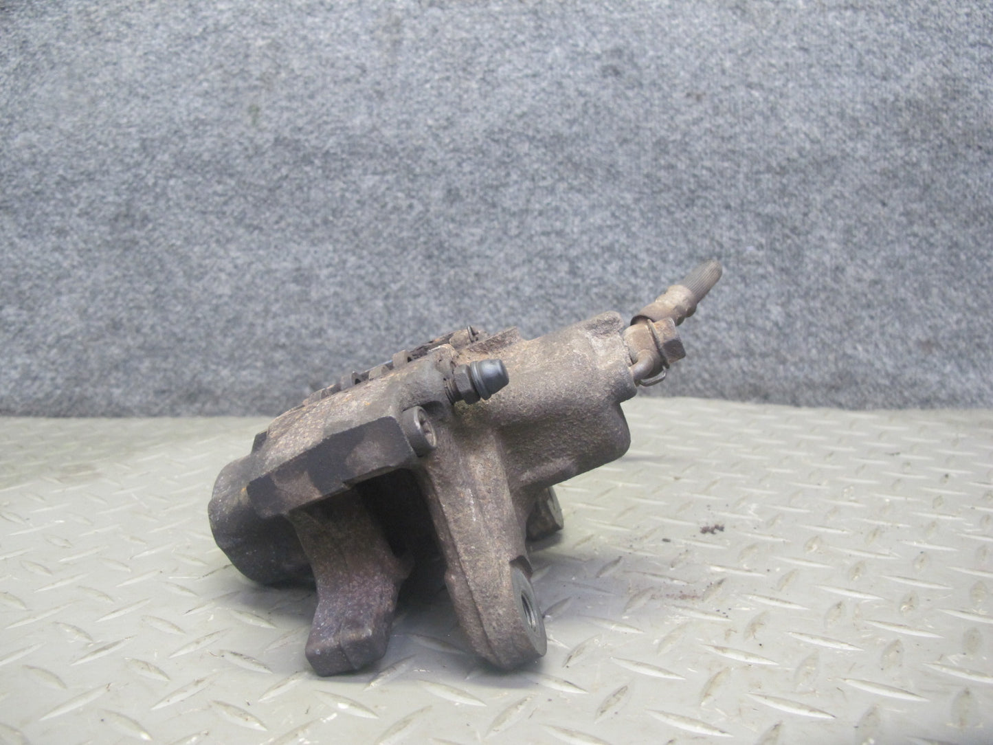 98-05 Lexus JZS160L GS400 GS430 GS300 Rear Left & Right Brake Caliper Set OEM