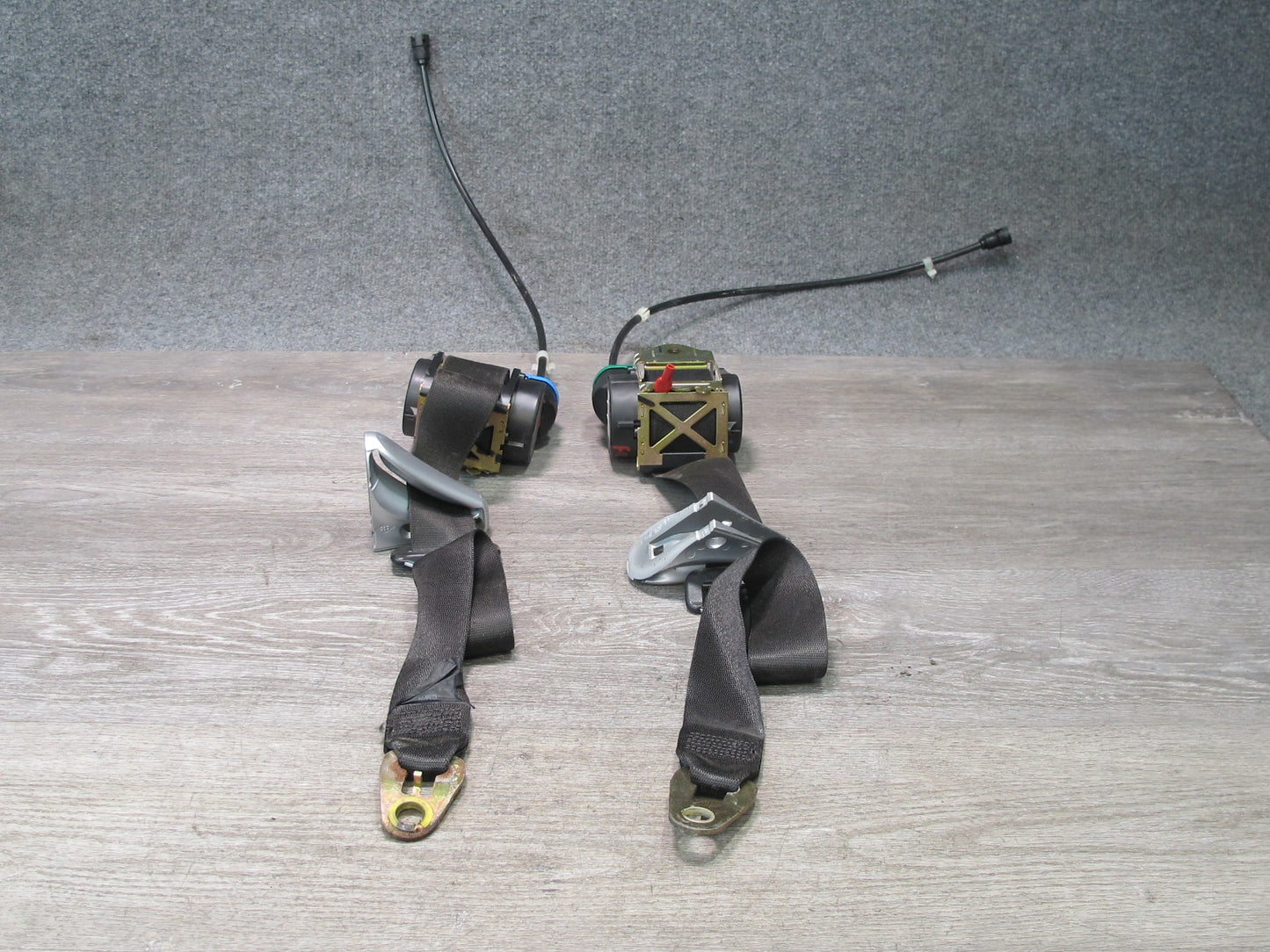 01-06 BMW E46 CONVERTIBLE FRONT RIGHT & LEFT SIDE SEATBELT RETRACTOR SET OEM