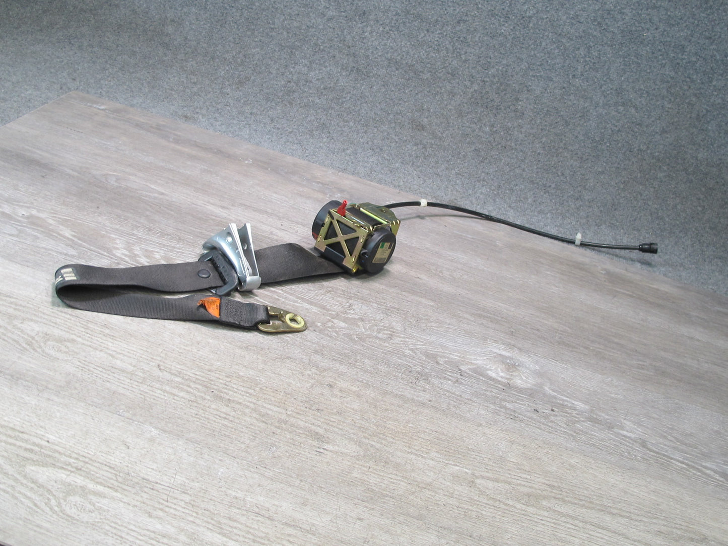 01-06 BMW E46 CONVERTIBLE FRONT RIGHT & LEFT SIDE SEATBELT RETRACTOR SET OEM