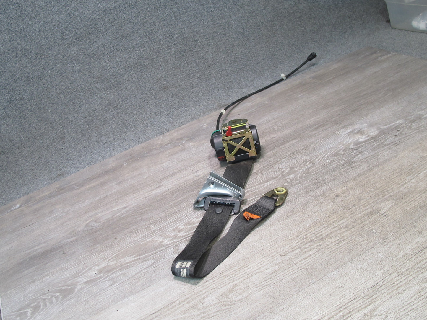 01-06 BMW E46 CONVERTIBLE FRONT RIGHT & LEFT SIDE SEATBELT RETRACTOR SET OEM