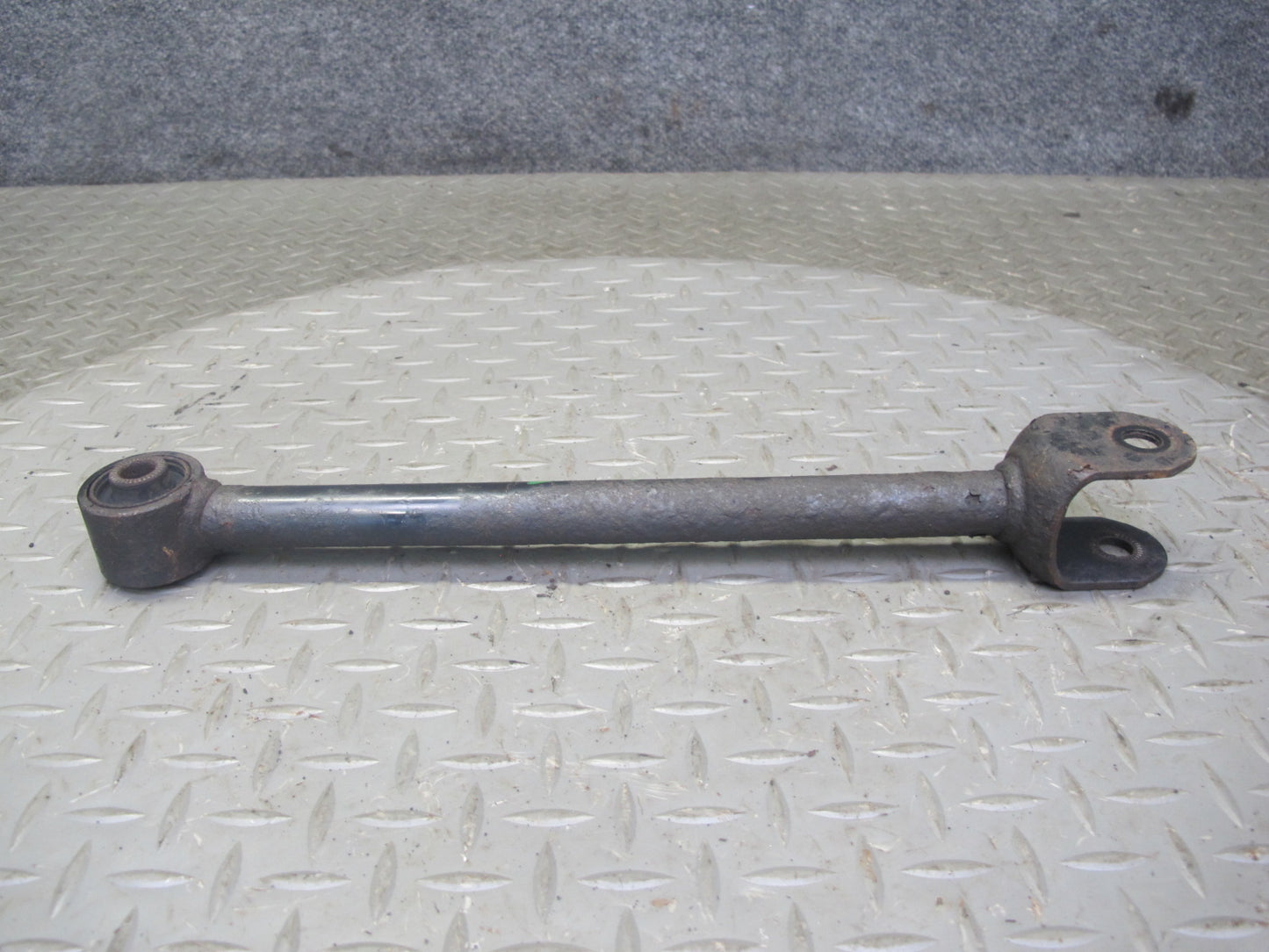 98-05 Lexus JZS160L GS400 GS300 Set of 2 Rear Left & Right Lower Control Arm OEM