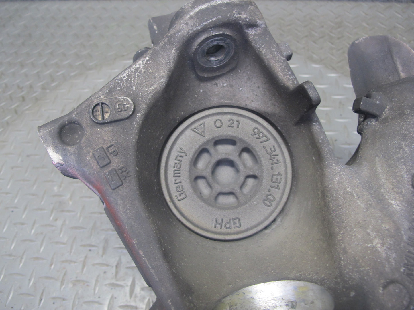 2005-2012 Porsche 911 997 Boxster RWD Front Right Spindle Knuckle Wheel Hub