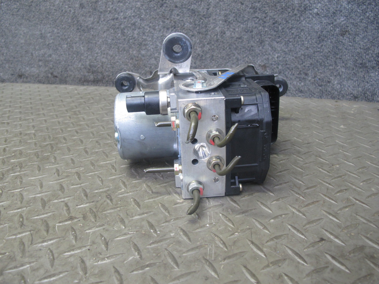 2003-04 Porsche Boxster 986 ABS Anti Lock Brake Pump PSM Actuator Control Module