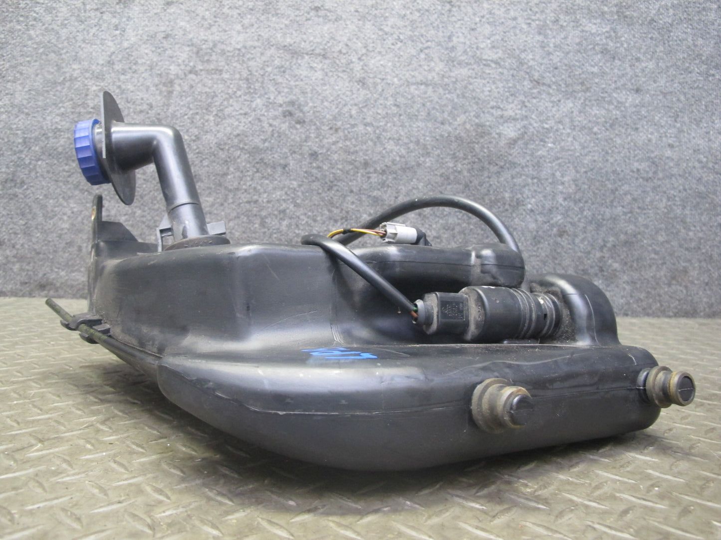 1997-2004 Porsche Boxster 986 Windshield Washer Reservoir Tank w Pump