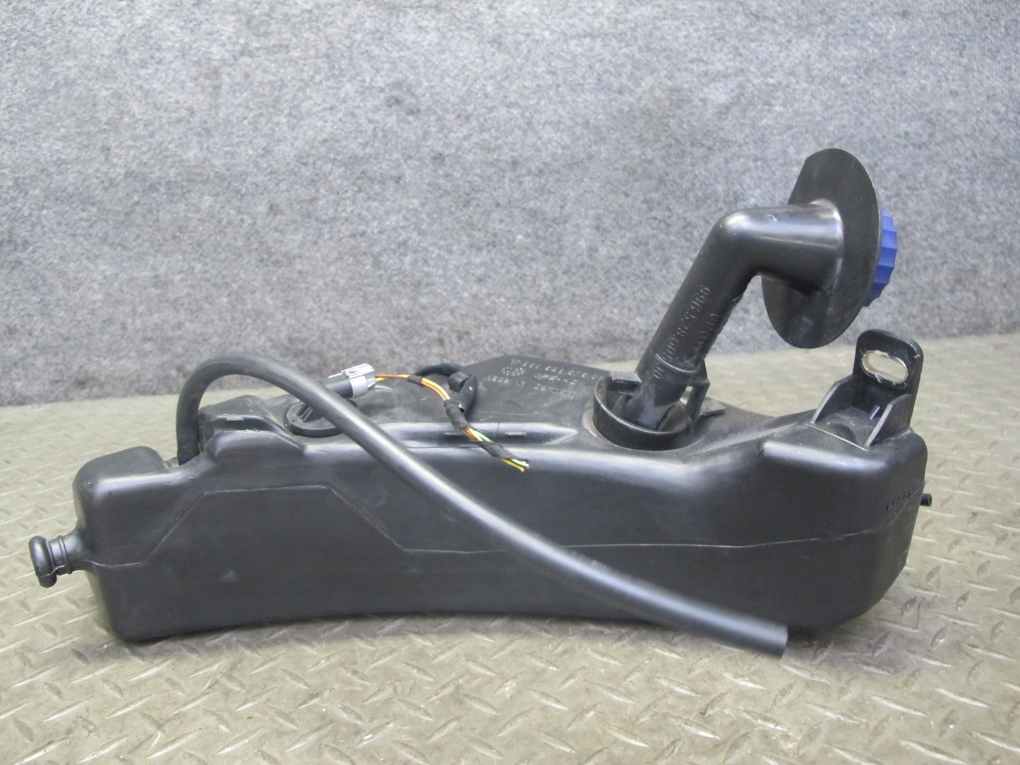 1997-2004 Porsche Boxster 986 Windshield Washer Reservoir Tank w Pump