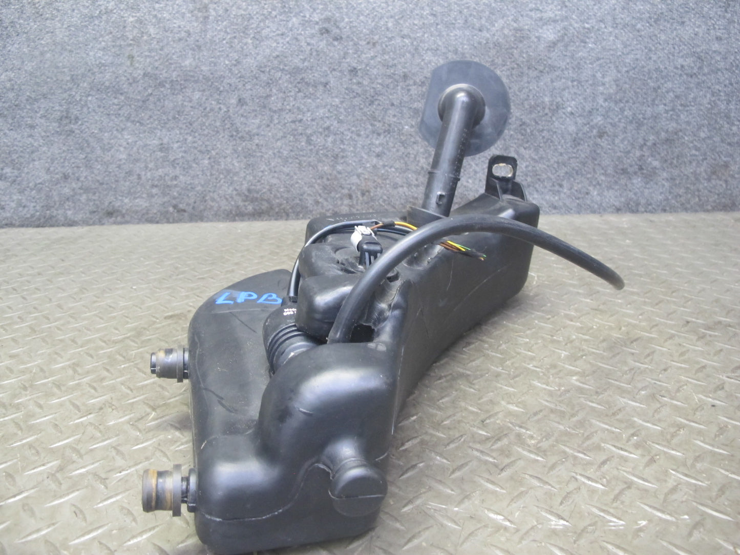 1997-2004 Porsche Boxster 986 Windshield Washer Reservoir Tank w Pump