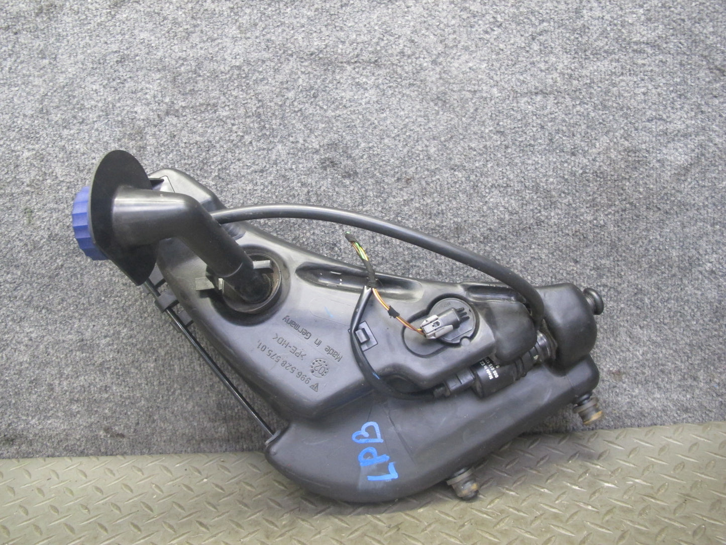 1997-2004 Porsche Boxster 986 Windshield Washer Reservoir Tank w Pump