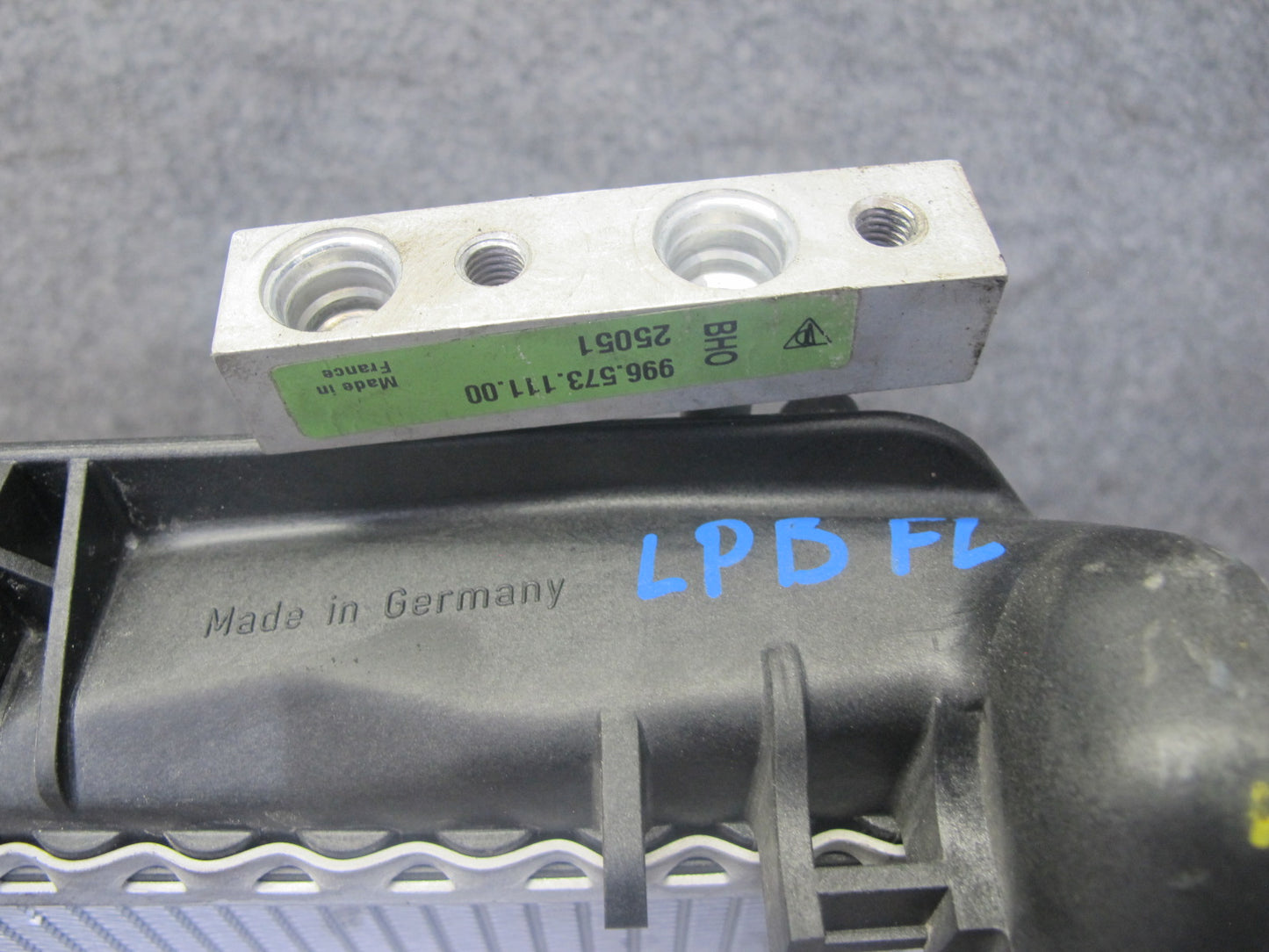 1997-2004 Porsche Boxster 986 Left Side Engine Radiator Fan Condenser Assembly