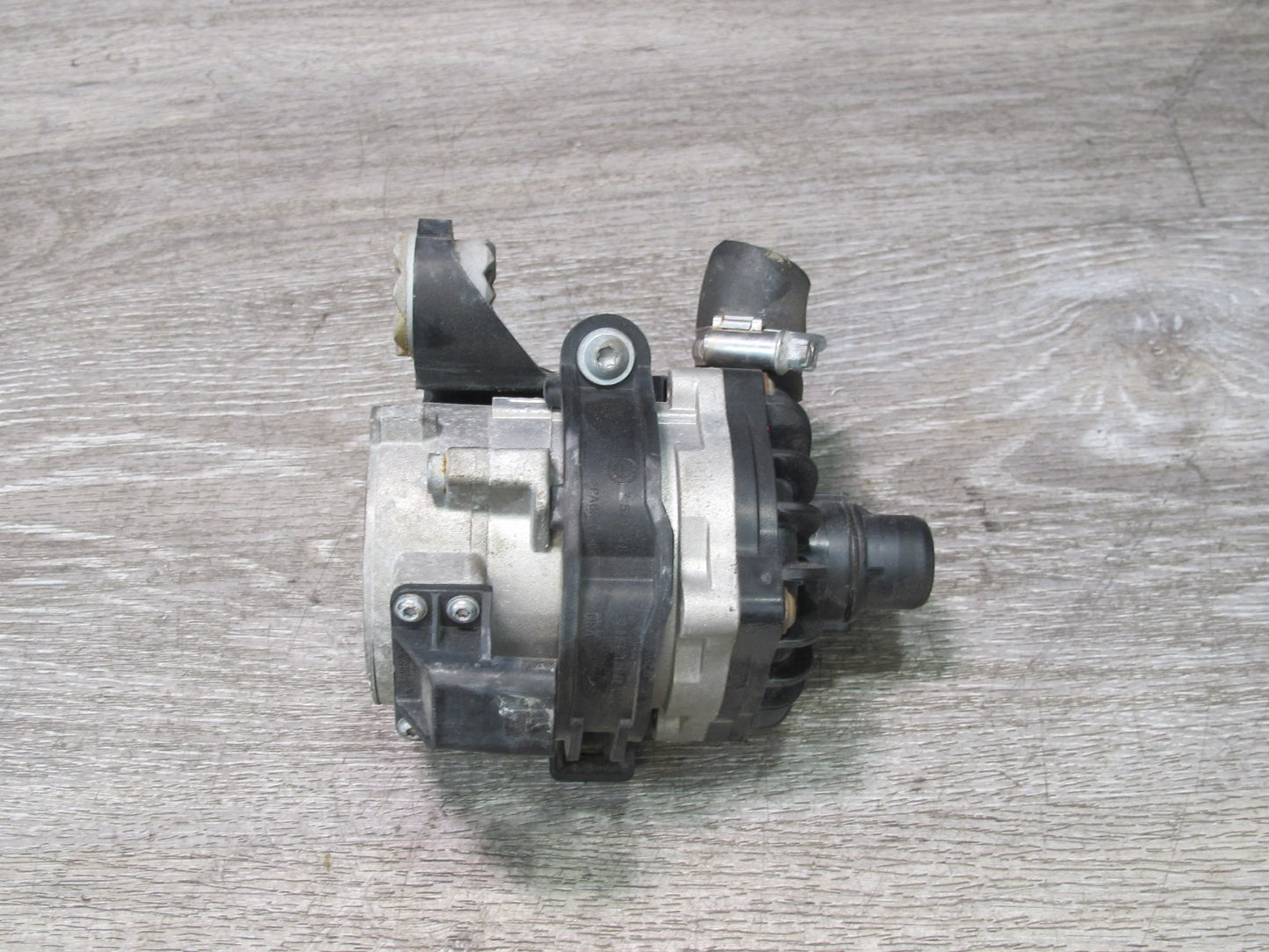 2007-2013 BMW E70 E71 E72 4.4L Auxiliary Electric Water Coolant Pump 7584088