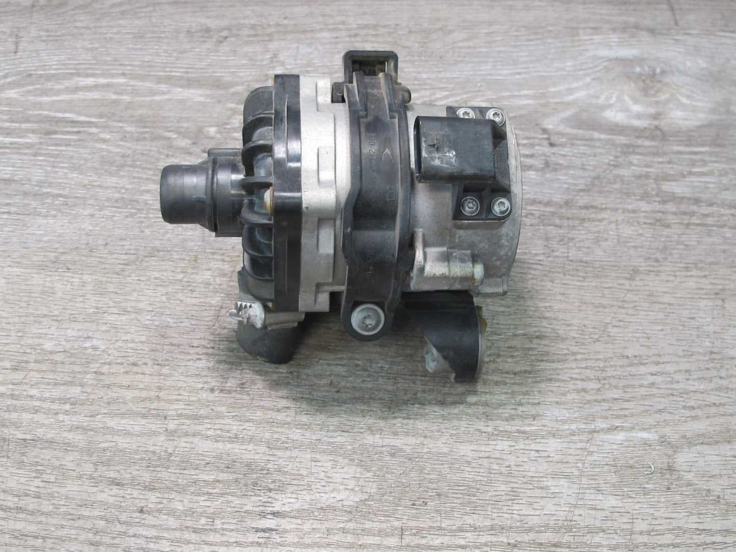 2007-2013 BMW E70 E71 E72 4.4L Auxiliary Electric Water Coolant Pump 7584088