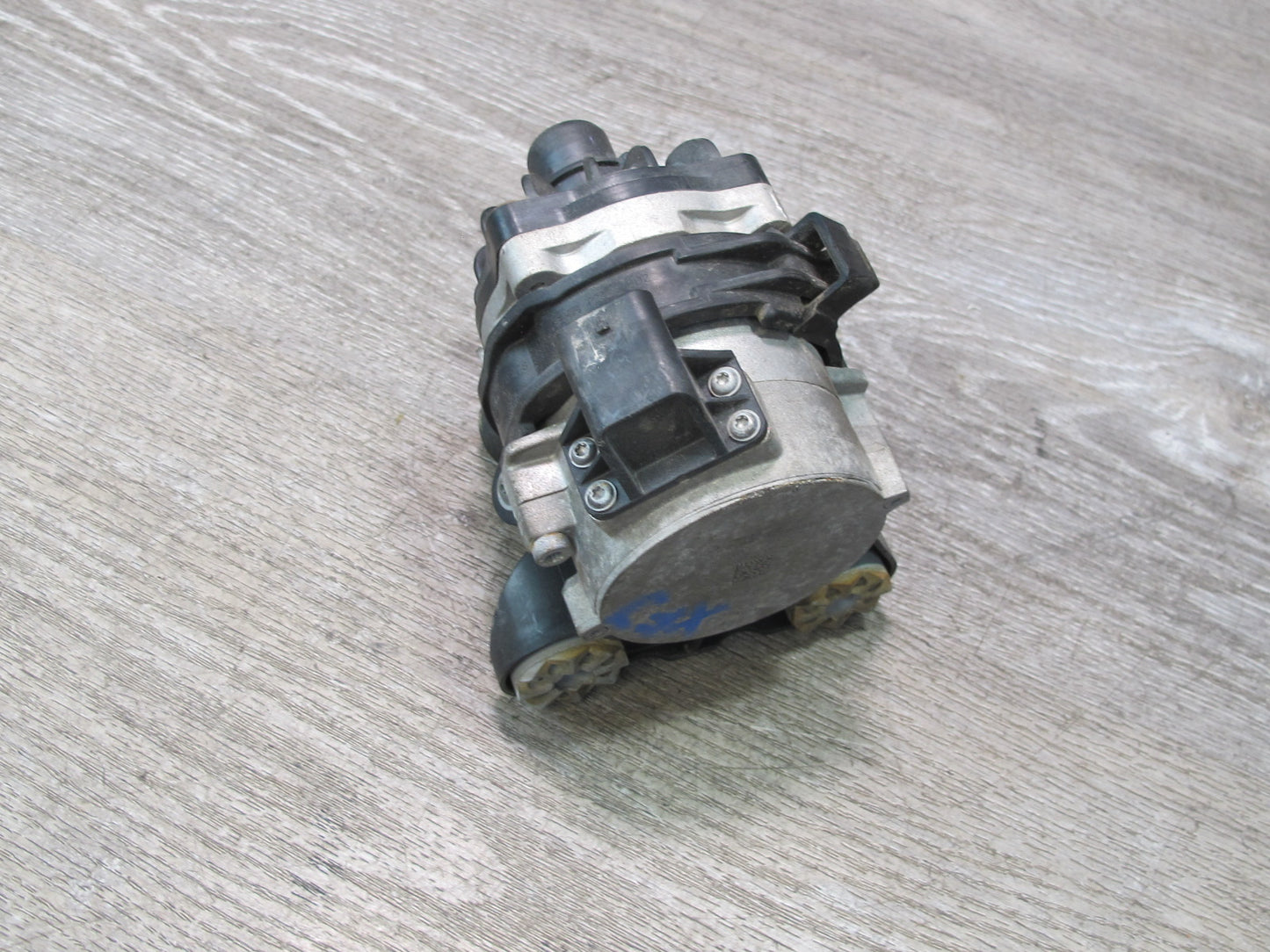 2007-2013 BMW E70 E71 E72 4.4L Auxiliary Electric Water Coolant Pump 7584088