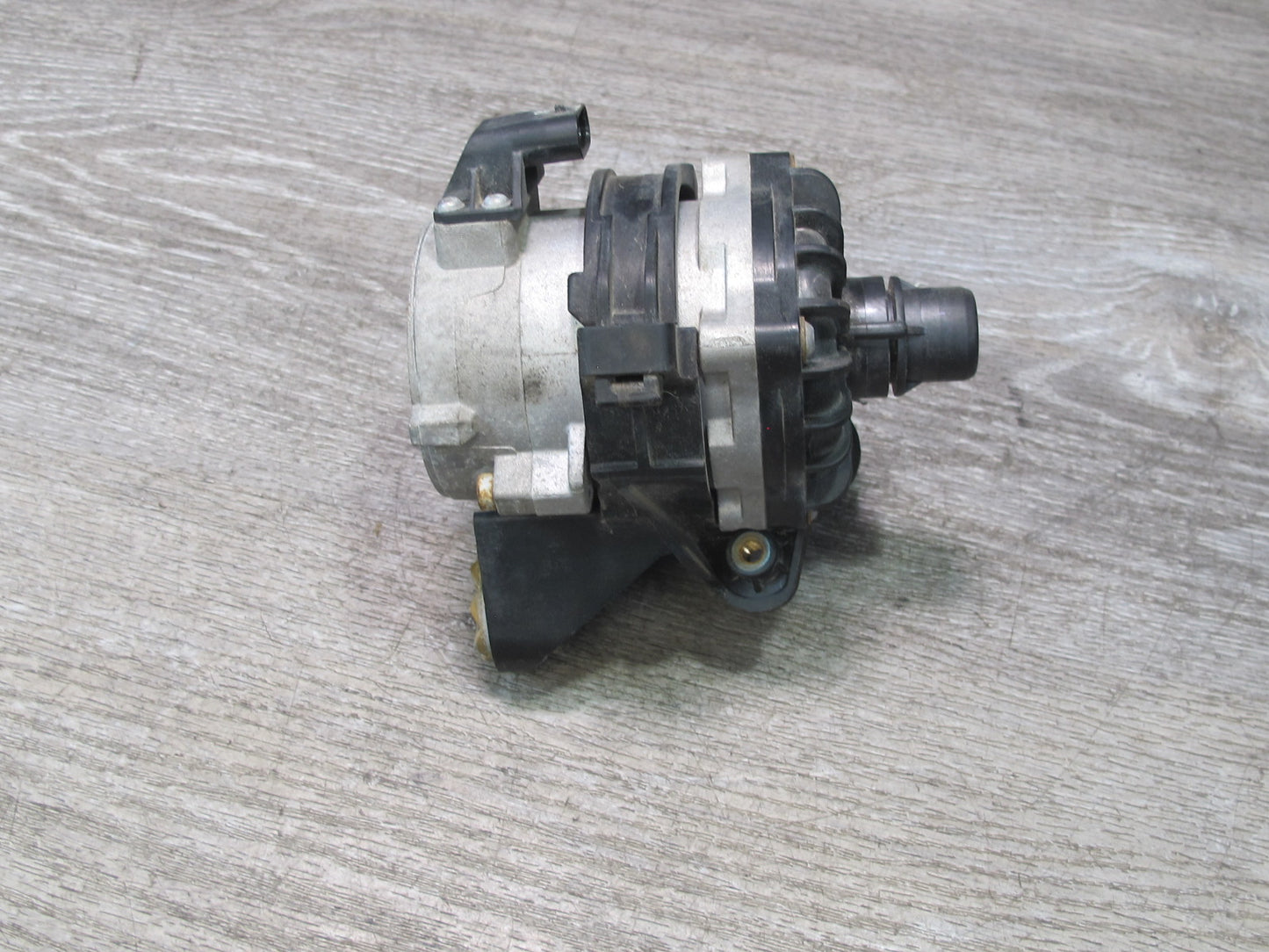 2007-2013 BMW E70 E71 E72 4.4L Auxiliary Electric Water Coolant Pump 7584088