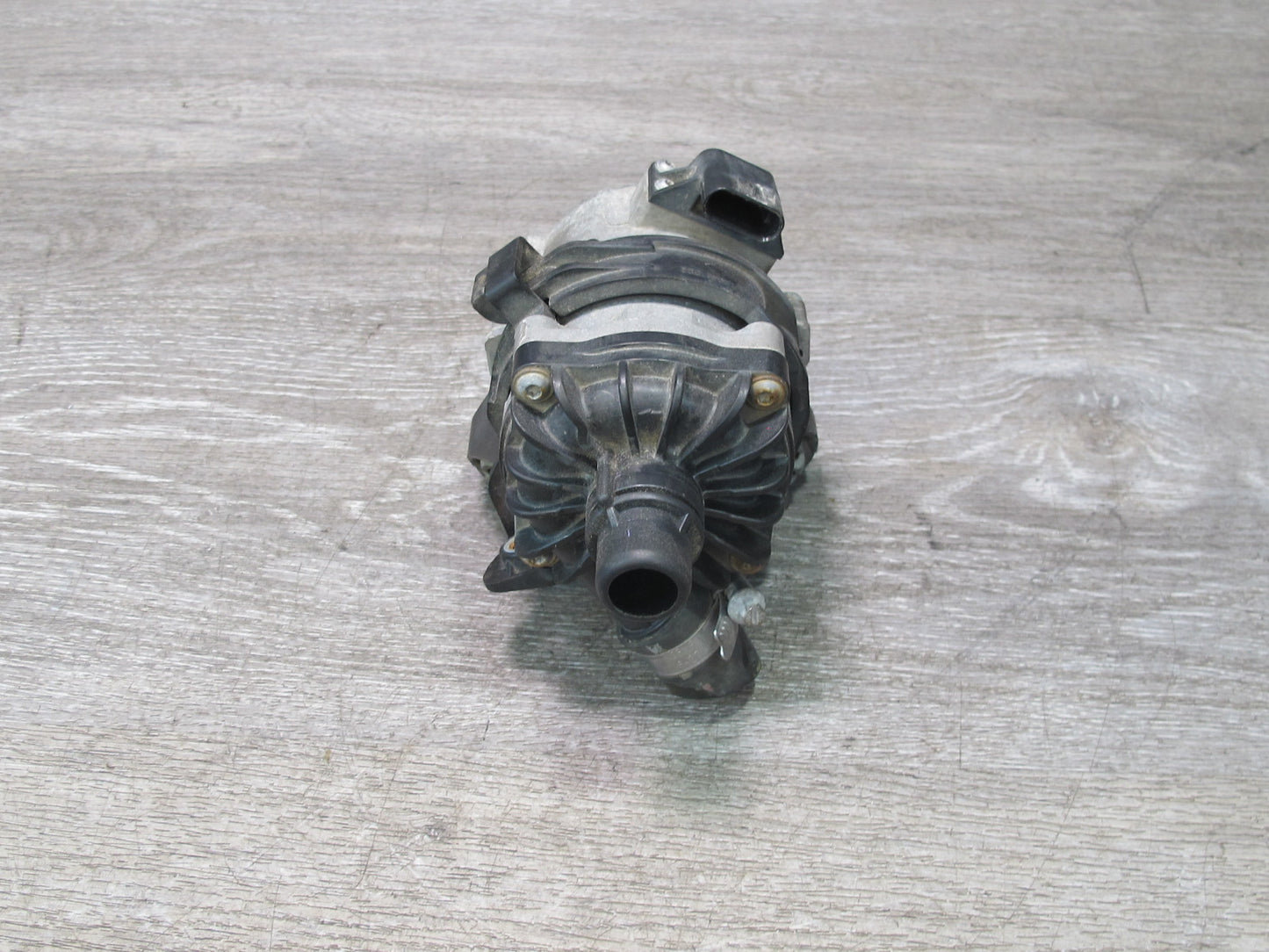 2007-2013 BMW E70 E71 E72 4.4L Auxiliary Electric Water Coolant Pump 7584088