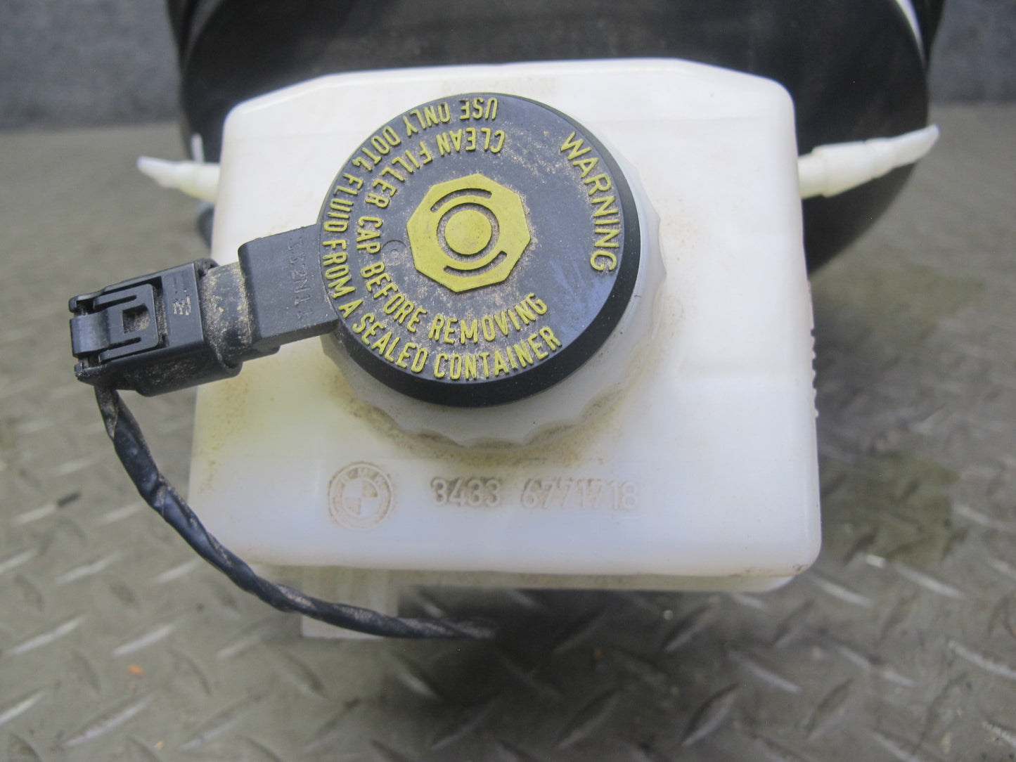 2007-2013 BMW E70 E71 E72 Brake Master Cylinder Booster Fluid Reservoir