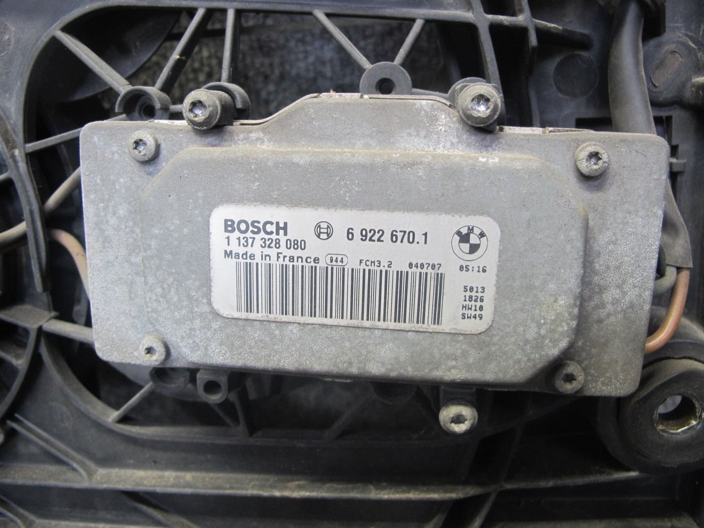 01-06 BMW E46 330i 330Ci M54 Engine Cooling Fan Motor Shroud OEM