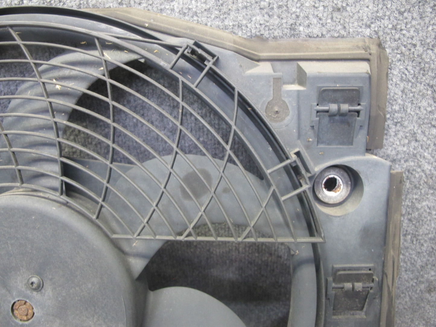 01-06 BMW E46 330i 330Ci M54 Engine Cooling Fan Motor Shroud OEM