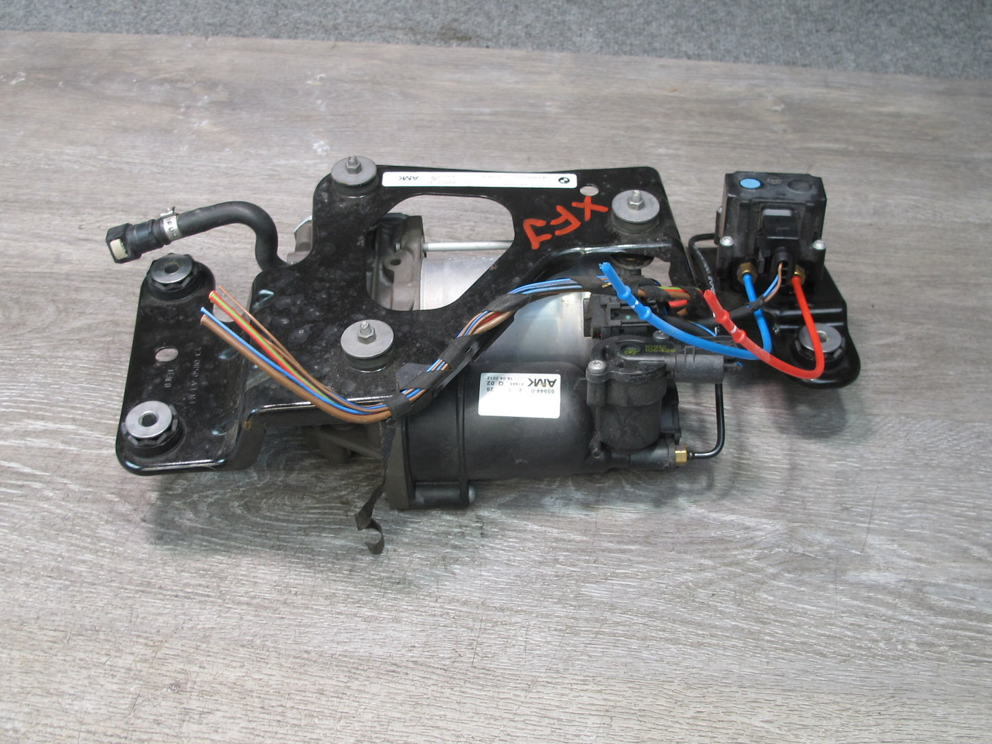 2007-2013 BMW E70 E71 E72 Air Suspension Compressor Pump Motor 6859714