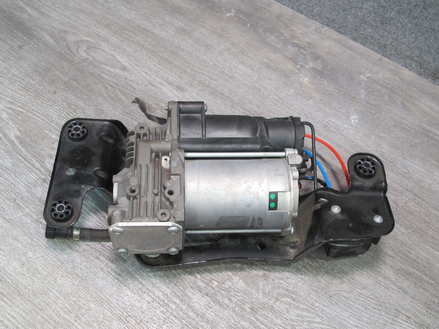 2007-2013 BMW E70 E71 E72 Air Suspension Compressor Pump Motor 6859714