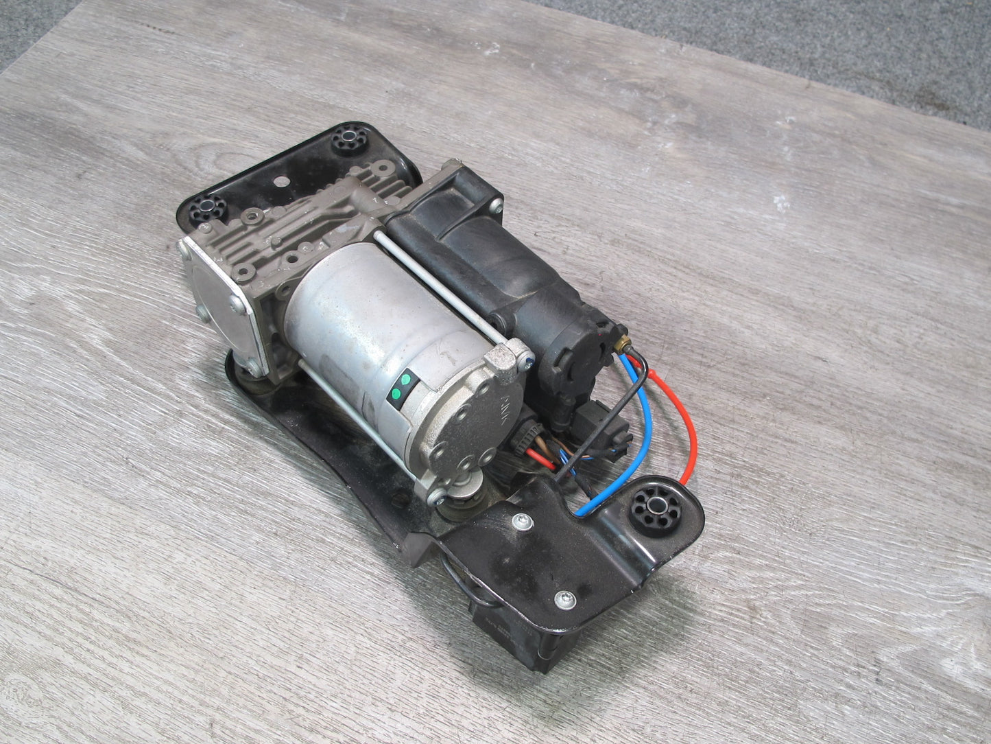 2007-2013 BMW E70 E71 E72 Air Suspension Compressor Pump Motor 6859714