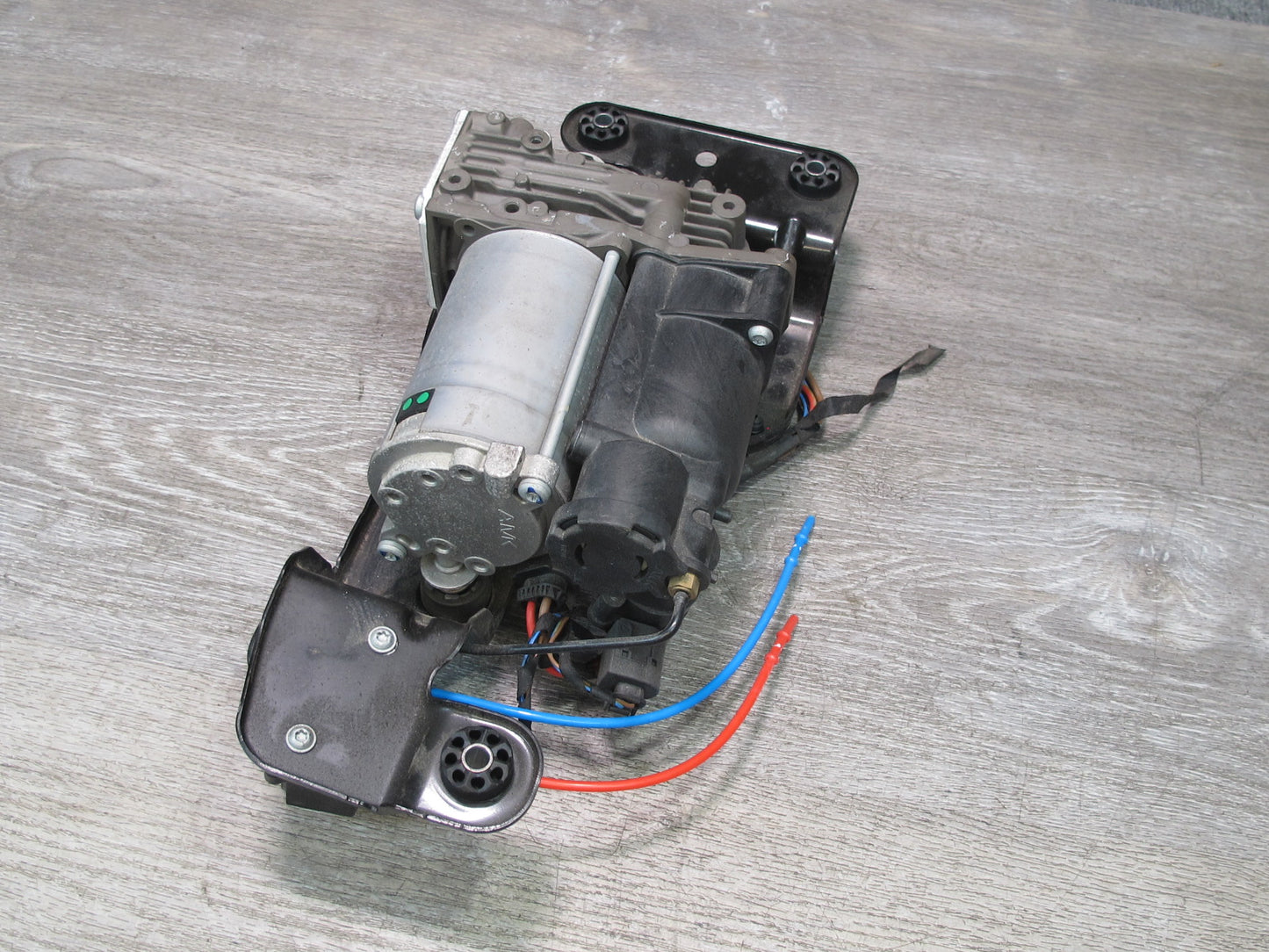 2007-2013 BMW E70 E71 E72 Air Suspension Compressor Pump Motor 6859714