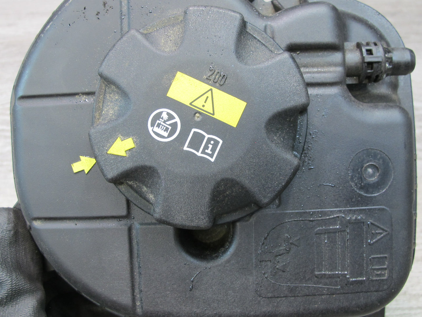 2007-2013 BMW E70 E71 E72 Power Steering Fluid Reservoir Tank 8621092