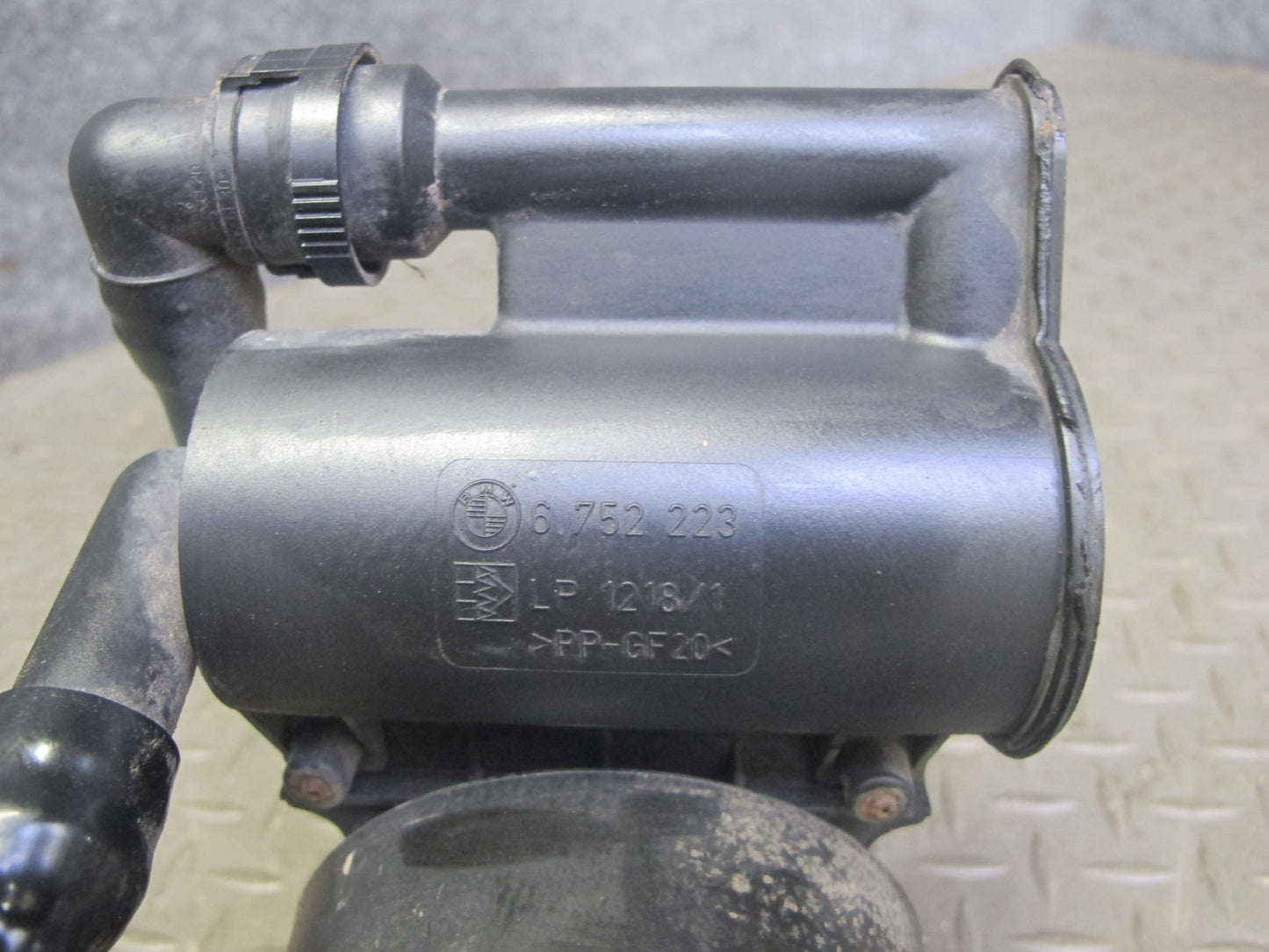 01-06 BMW E46 3-SERIES Fuel Evap Vapor Charcoal Canister 6752223 OEM