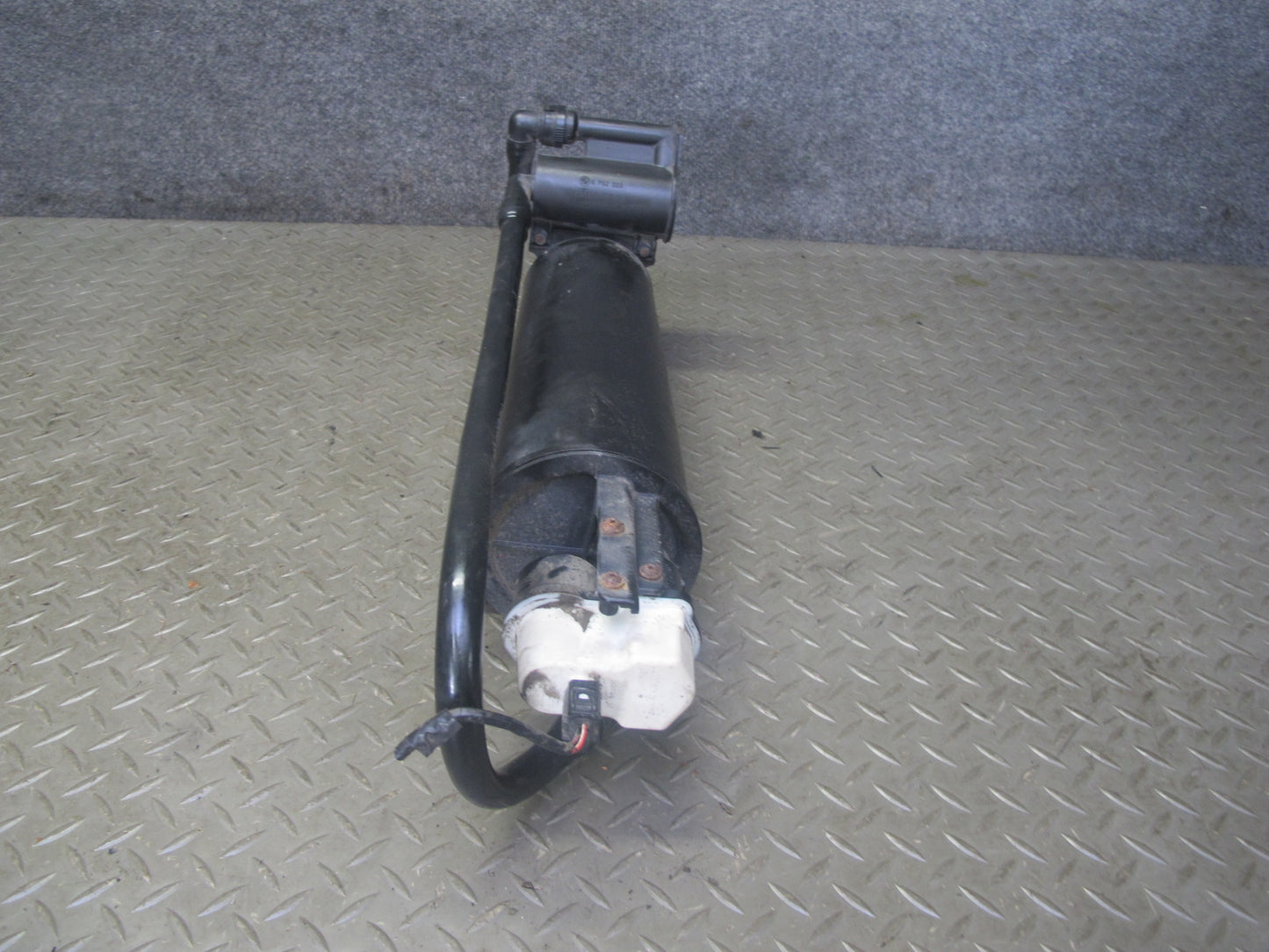 01-06 BMW E46 3-SERIES Fuel Evap Vapor Charcoal Canister 6752223 OEM