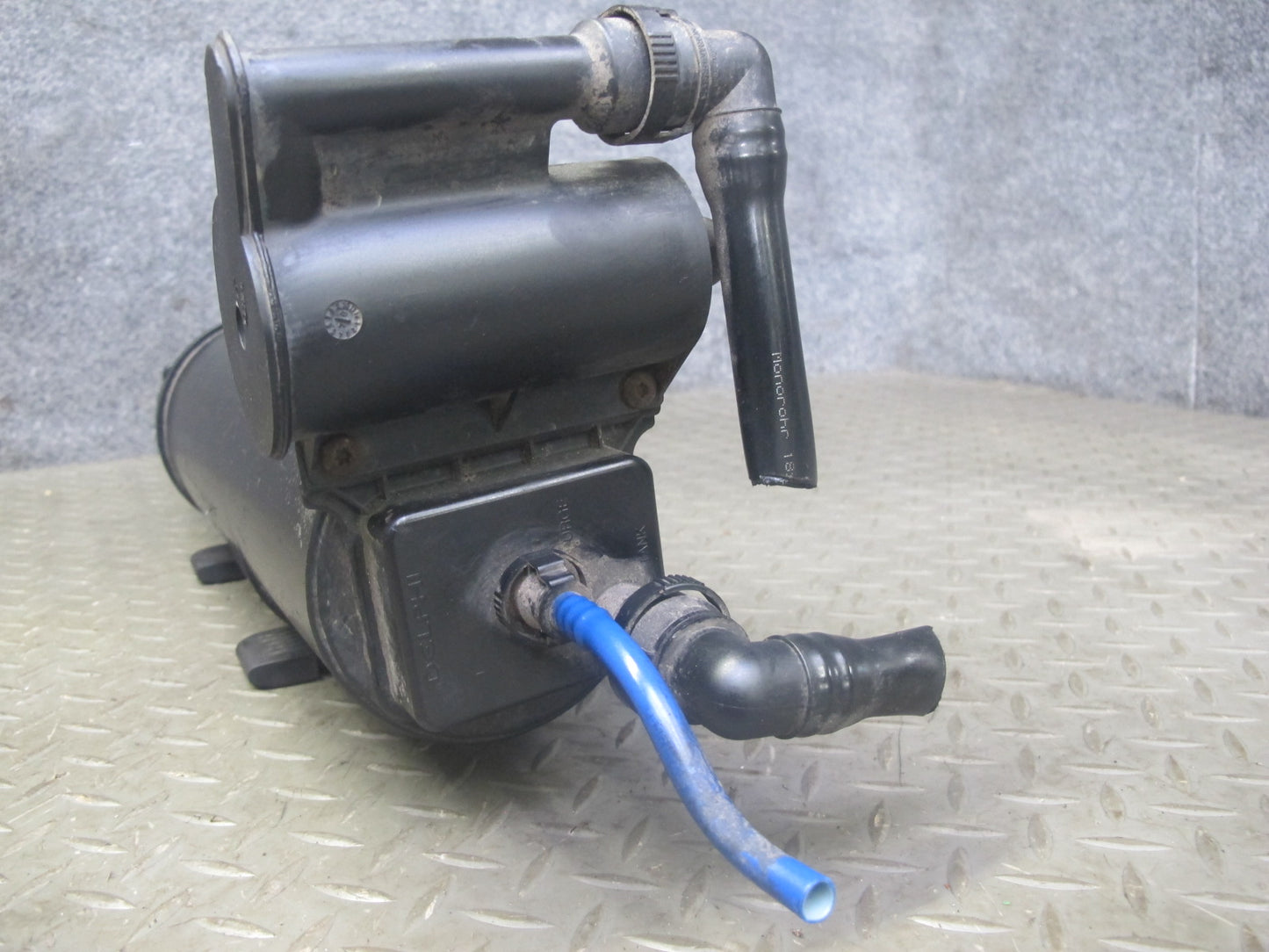 01-06 BMW E46 3-SERIES Fuel Evap Vapor Charcoal Canister 6752223 OEM