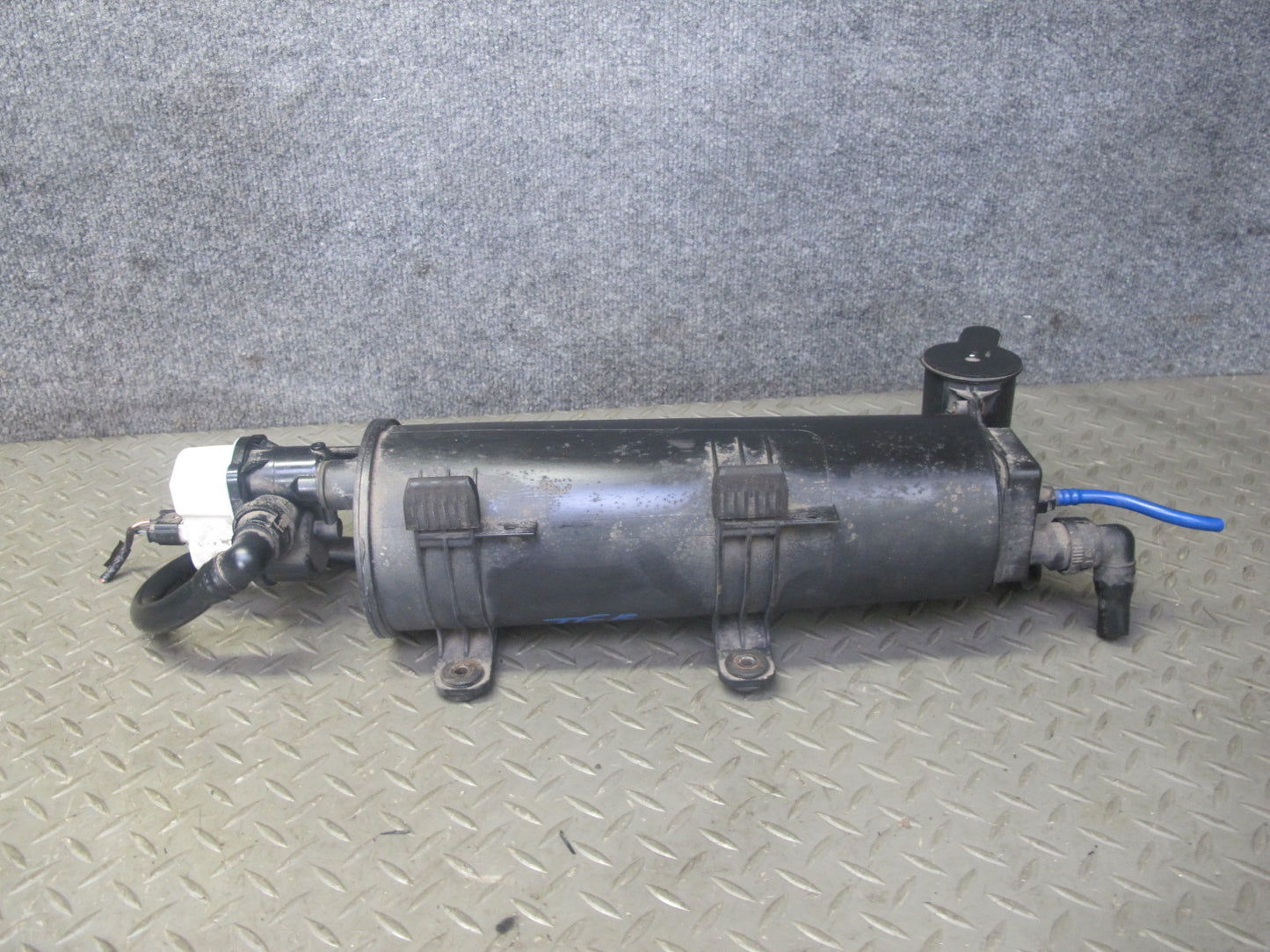 01-06 BMW E46 3-SERIES Fuel Evap Vapor Charcoal Canister 6752223 OEM