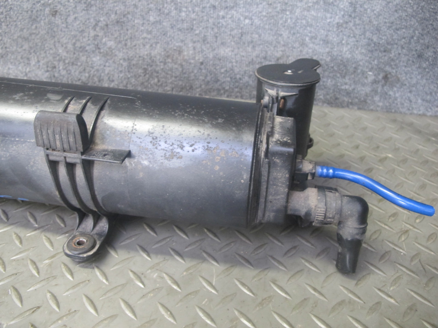 01-06 BMW E46 3-SERIES Fuel Evap Vapor Charcoal Canister 6752223 OEM
